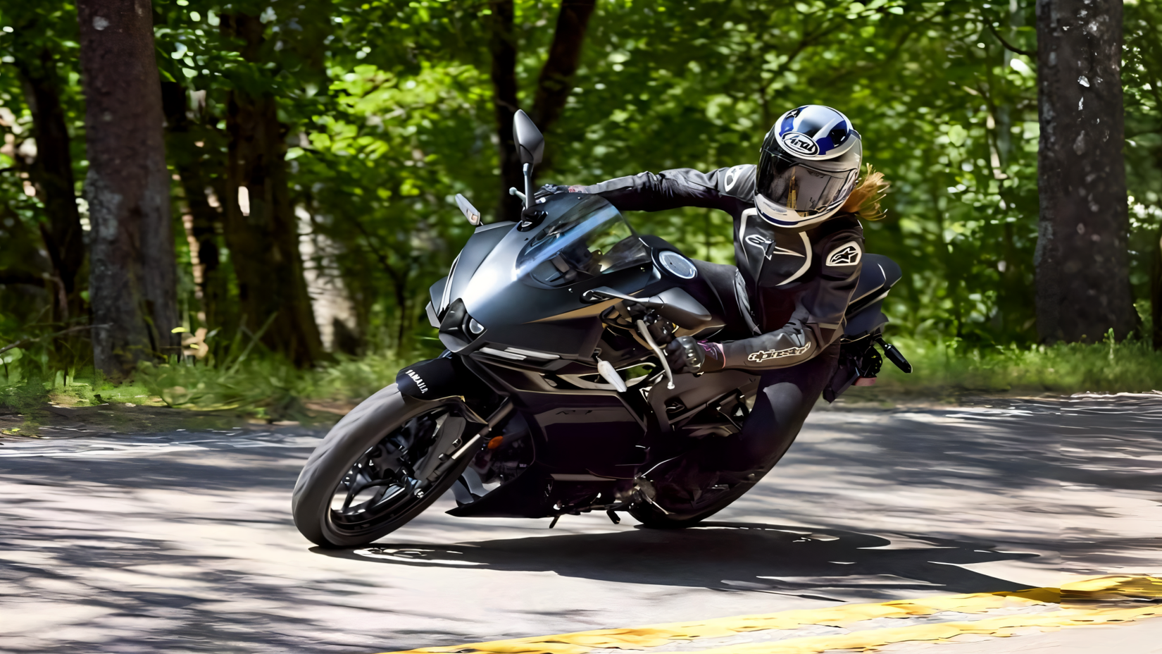 2025 Yamaha R3 cornering on city roads