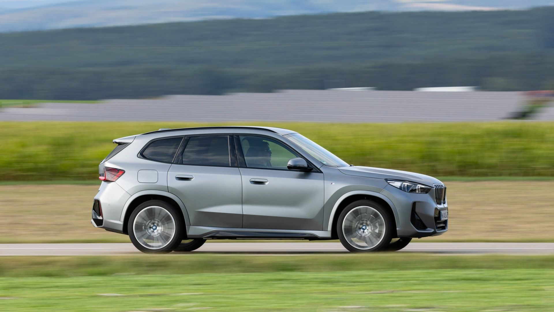 BMW iX1 xDrive30 profile