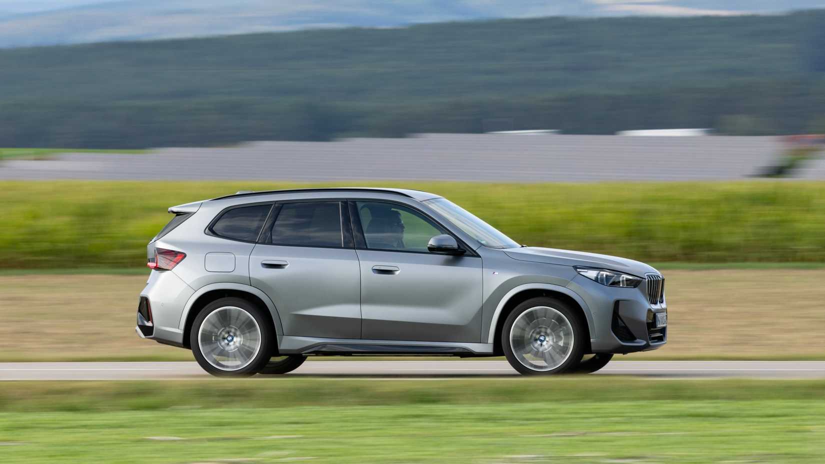 BMW iX1 xDrive30 profile
