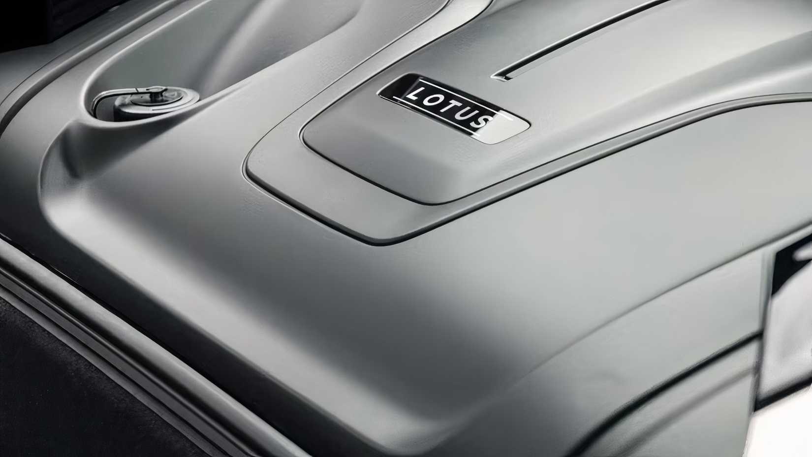 Lotus Emira 2.0-liter engine , engine cover