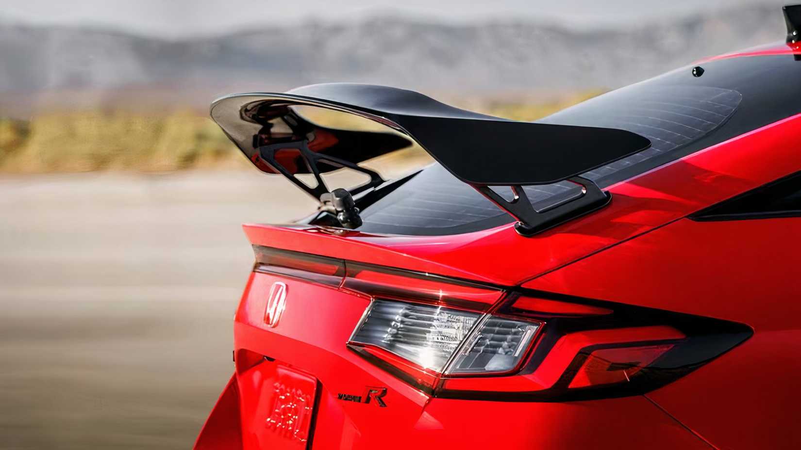 2025 Honda Civic Type R spoiler