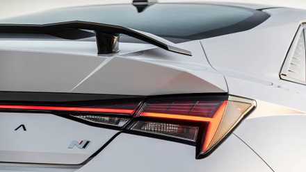 Spoiler traseiro e luz traseira do Hyundai Elantra N 2025