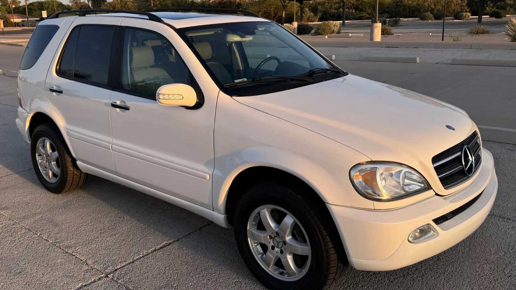 2004 Mercedes-Benz ML500 in white parked in parking lot