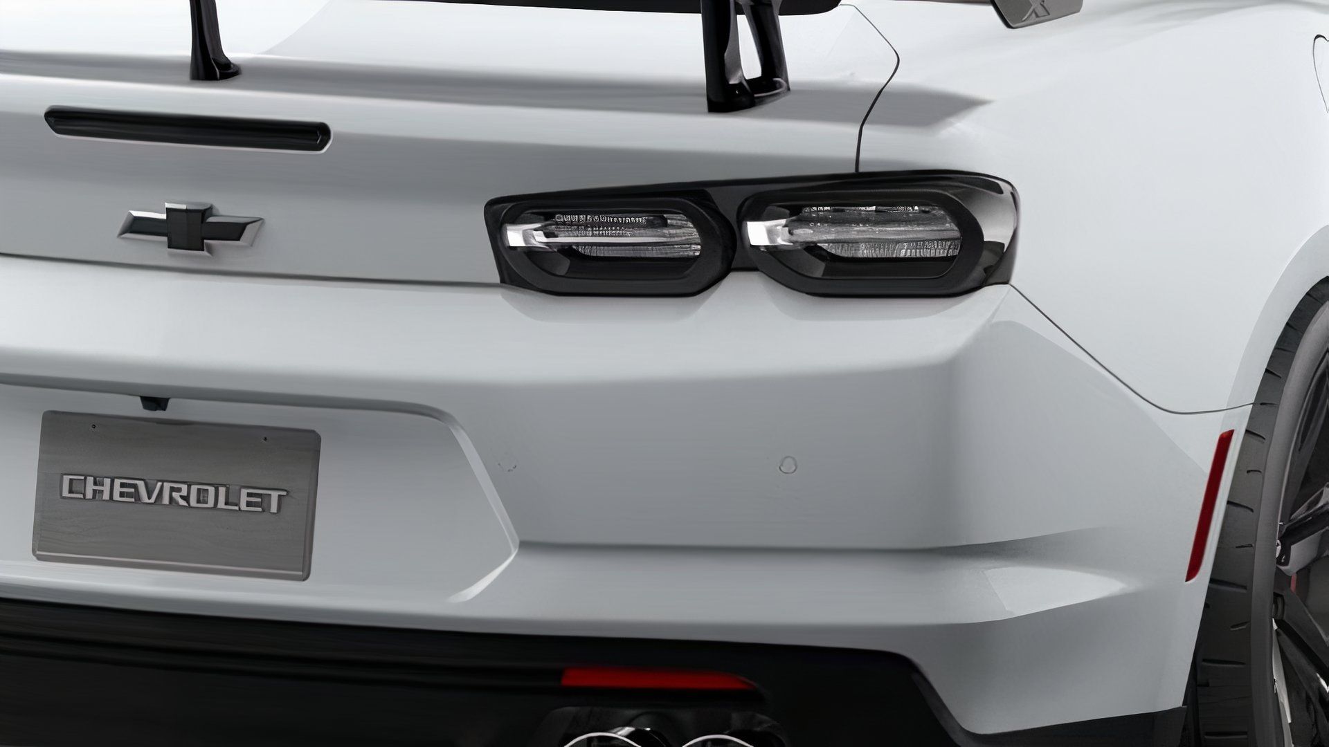 10만 달러짜리 BMW를 절반 가격으로 따라잡는 미국 머슬카