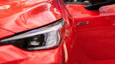 Farol Subaru Impreza RS 2026 e porta dianteira
