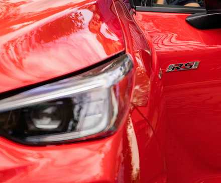 Farol Subaru Impreza RS 2026 e porta dianteira