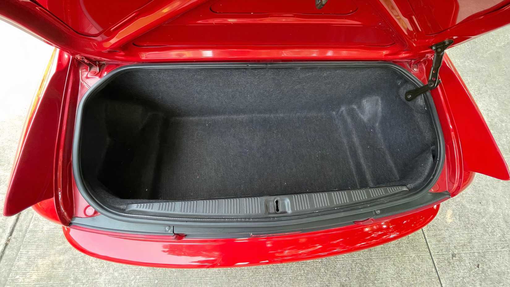 1993 Toyota MR2, porta-malas traseiro