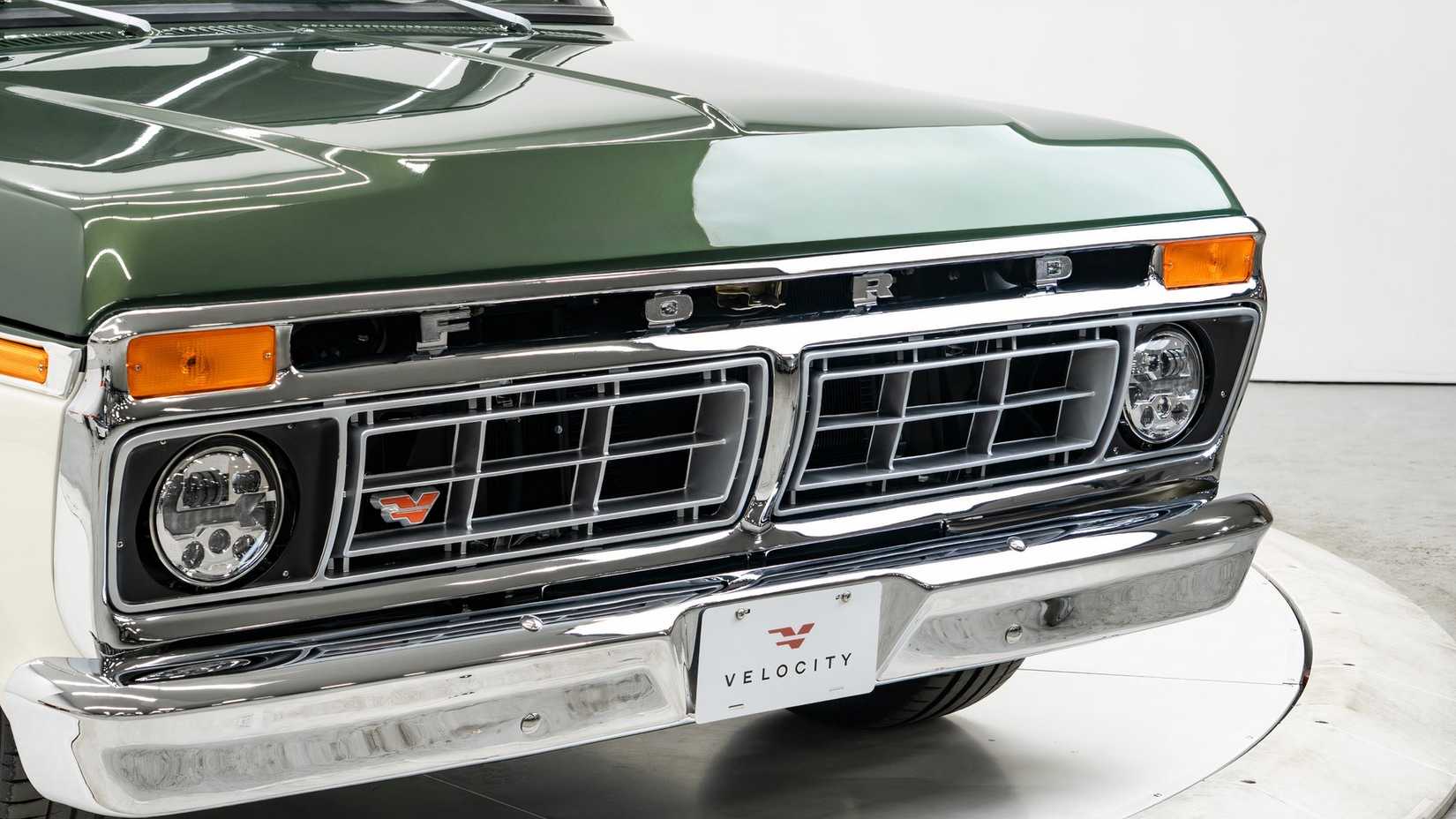 Grille of 1974 Ford F-150 Velocity Custom