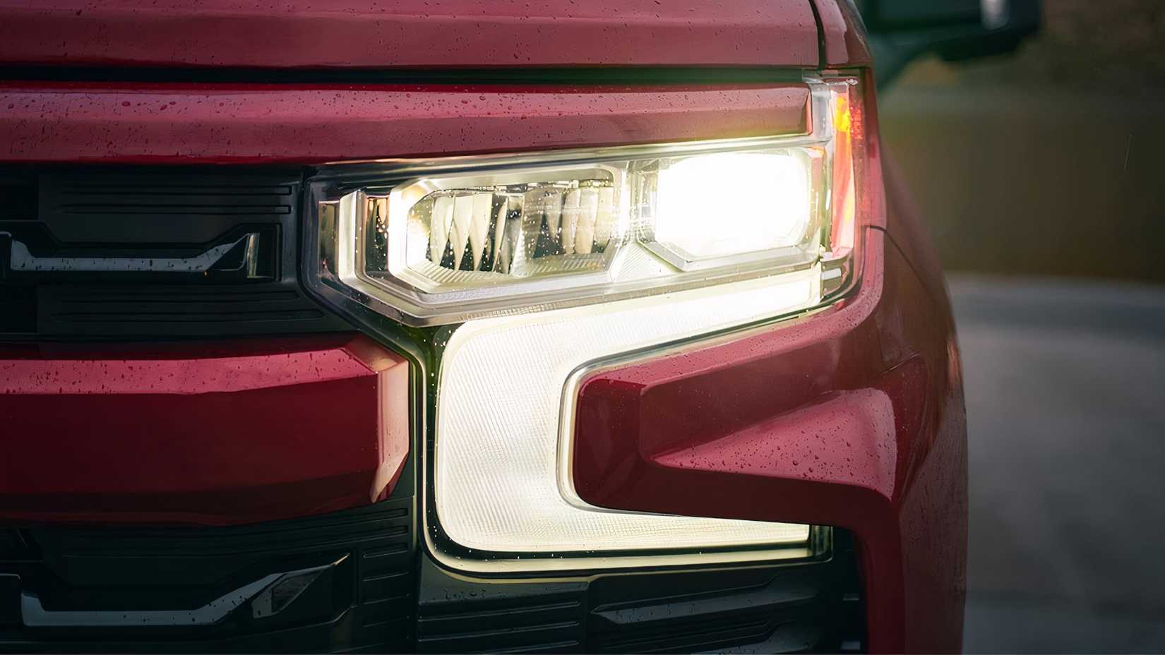Vista frontal do Chevrolet Silverado 1500 2025