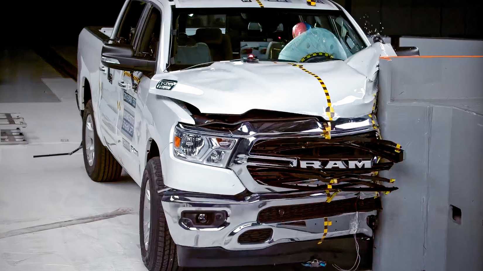 Crash test of 2023 Ram 1500