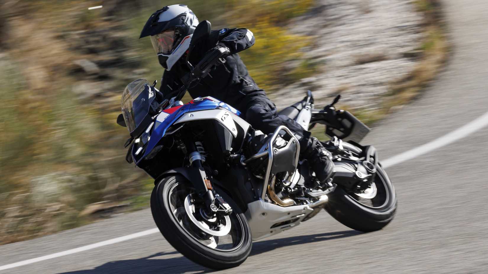 2025 BMW R 1300 GS em curvas difíceis