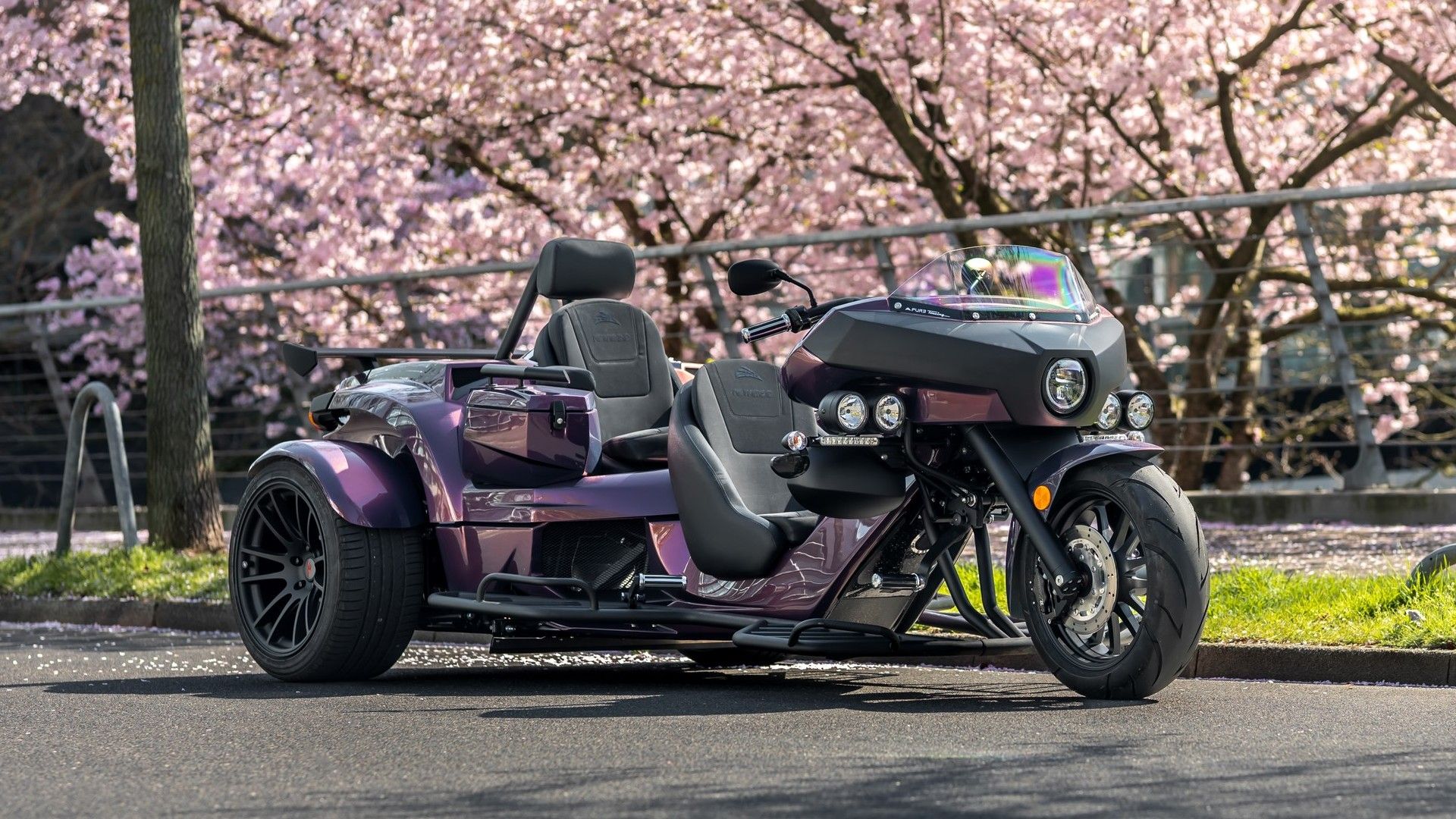 Rewaco RF1 GT front third quarter view