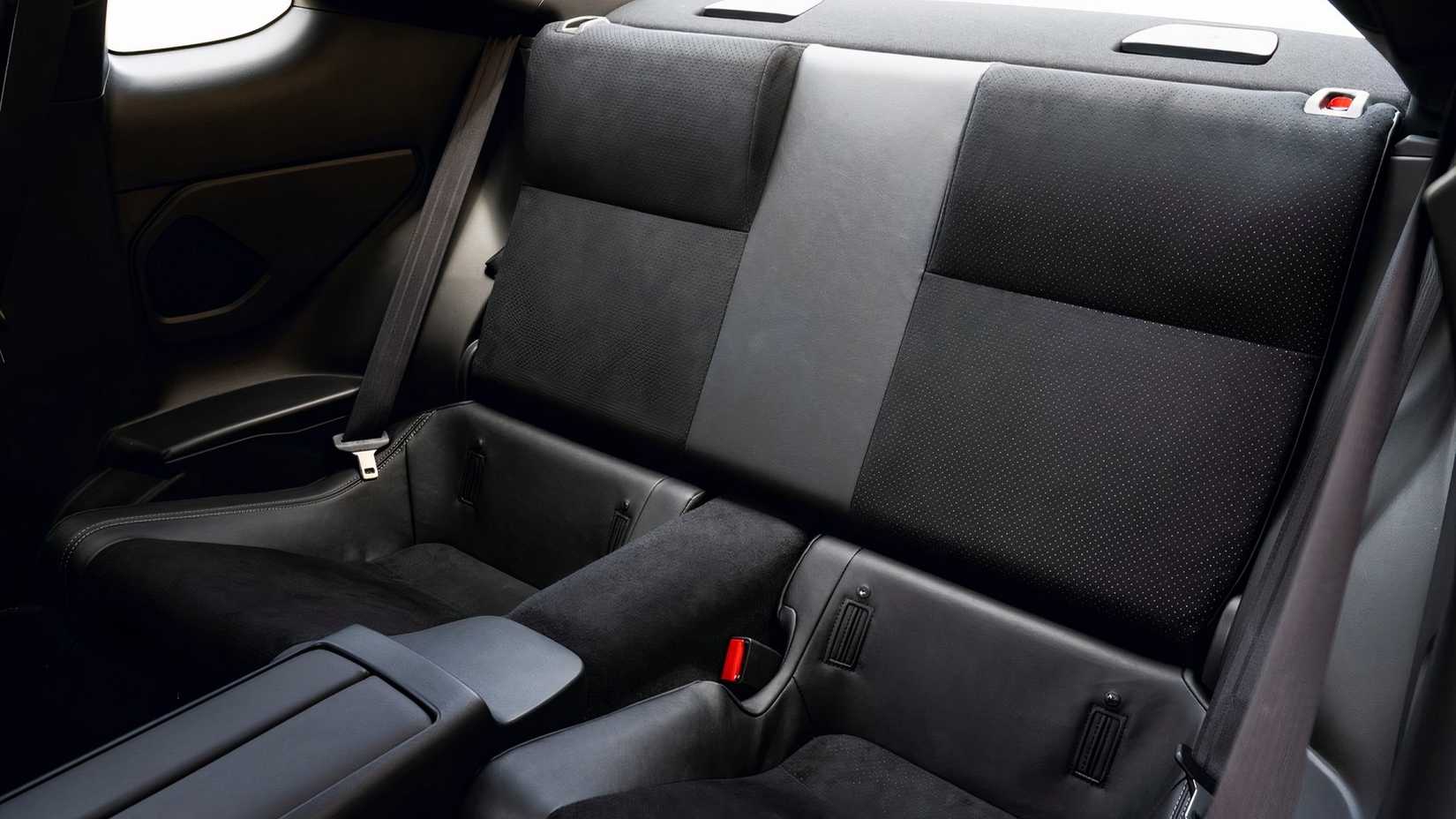 Toyota GR86, bancos traseiros