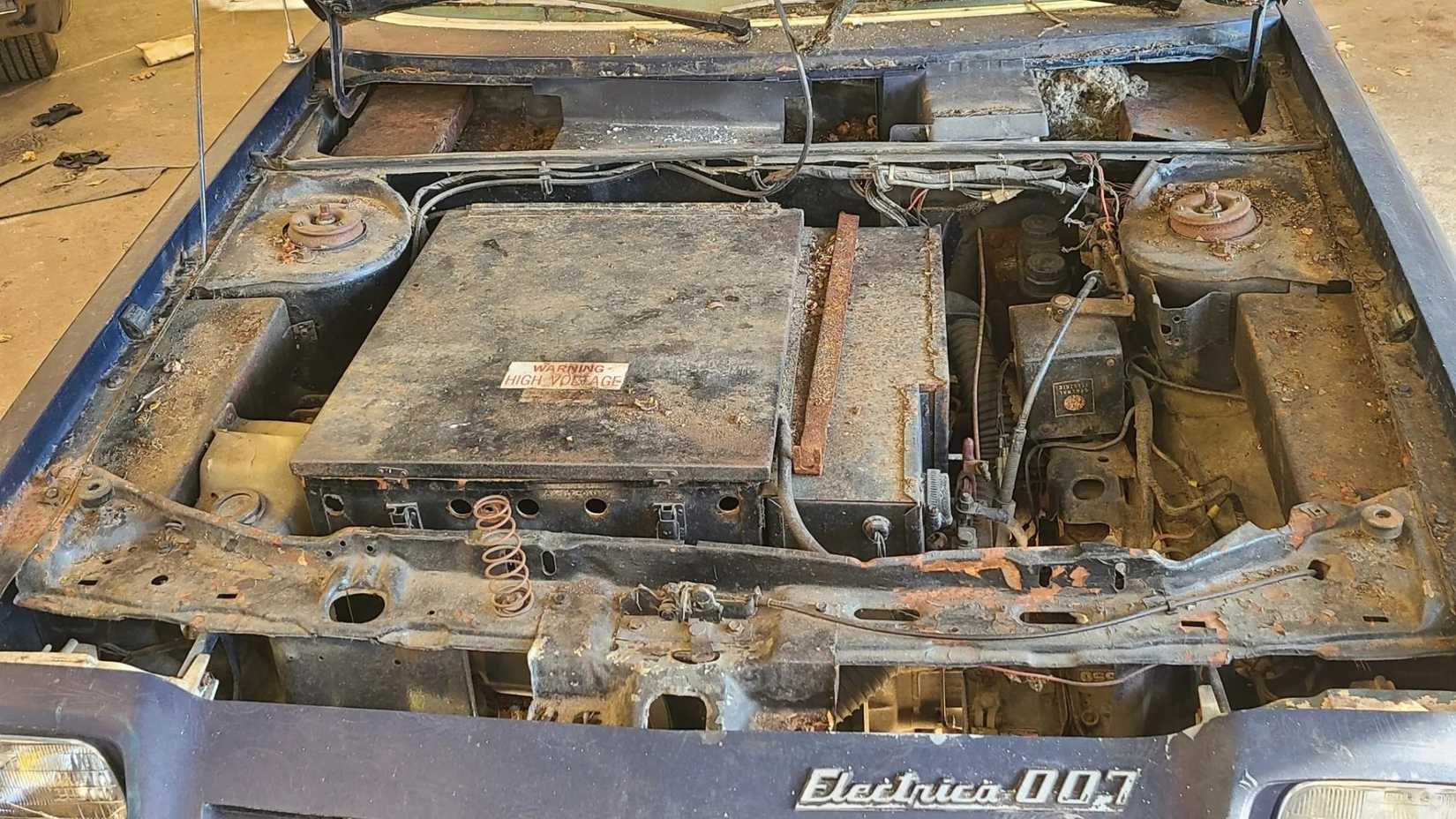 1981 Jet Electrica 007 battery bay