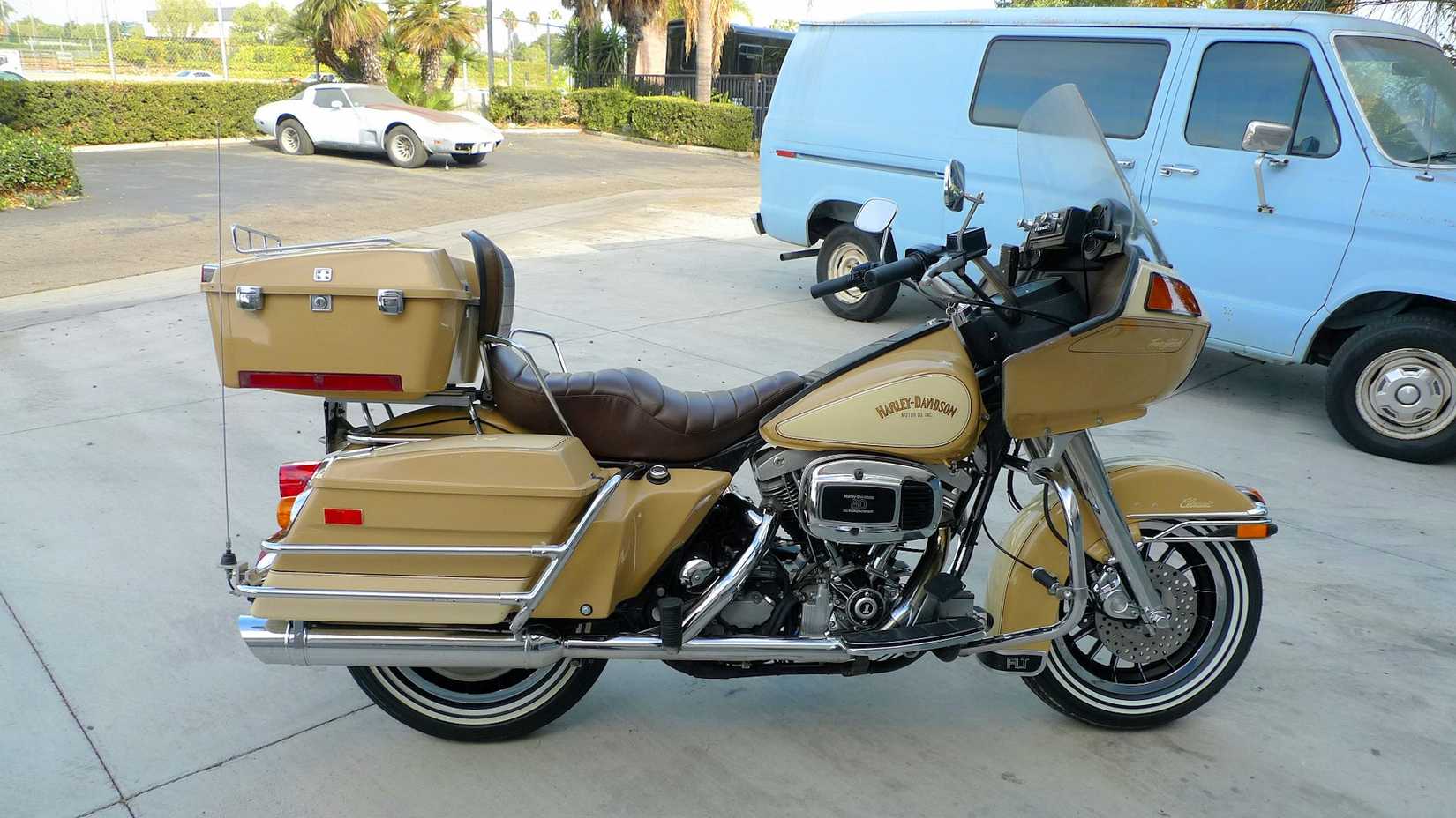 1982 Harley-Davidson FLT Tour Glide static profile shot