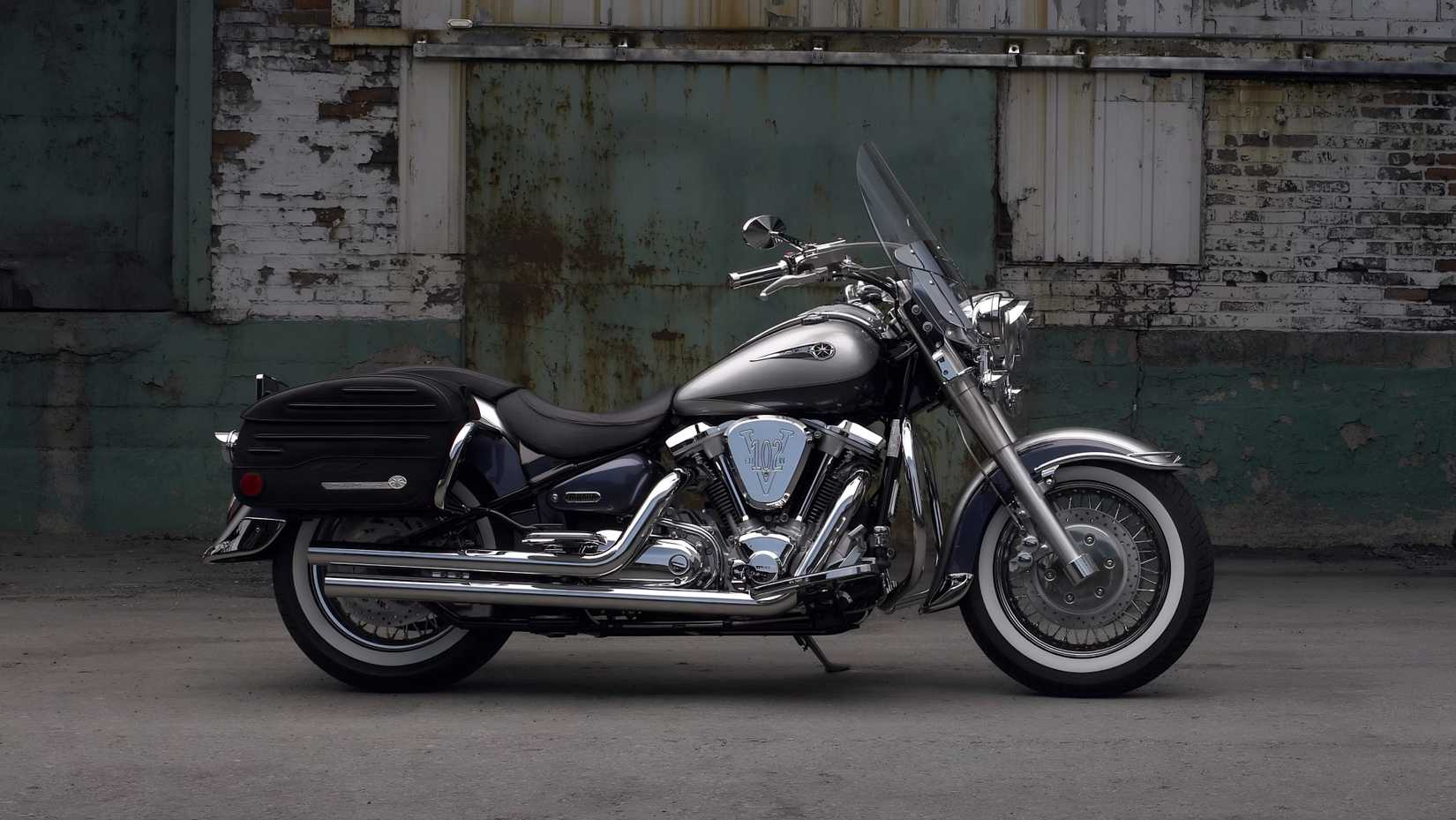 2003 Yamaha Road Star base with optinal touring accessories side profile