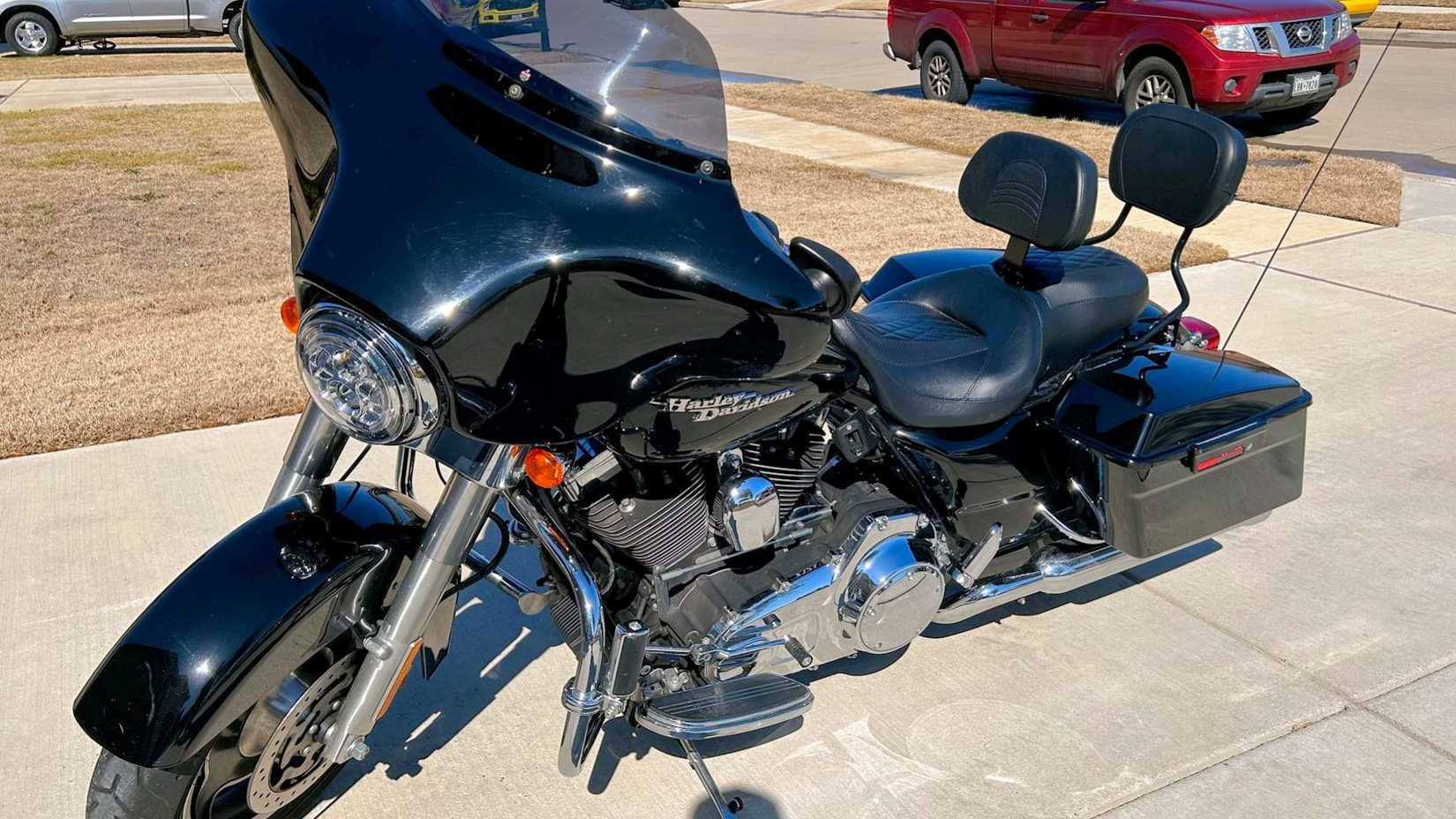 2009 Harley-Davidson Street Glide static front quarter shot
