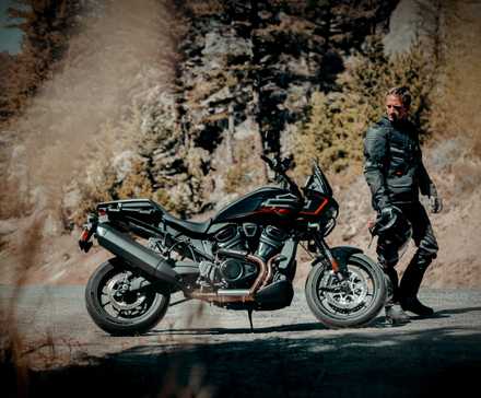 2025 Harley-Davidson Pan América ST Side