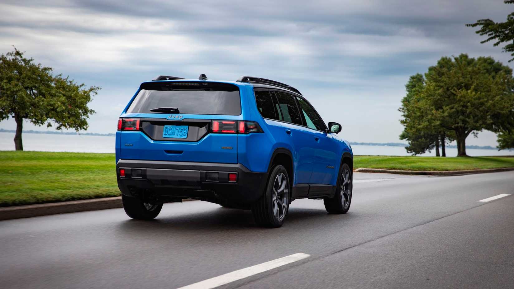 2026 Jeep Cherokee Hybrid (6)-1