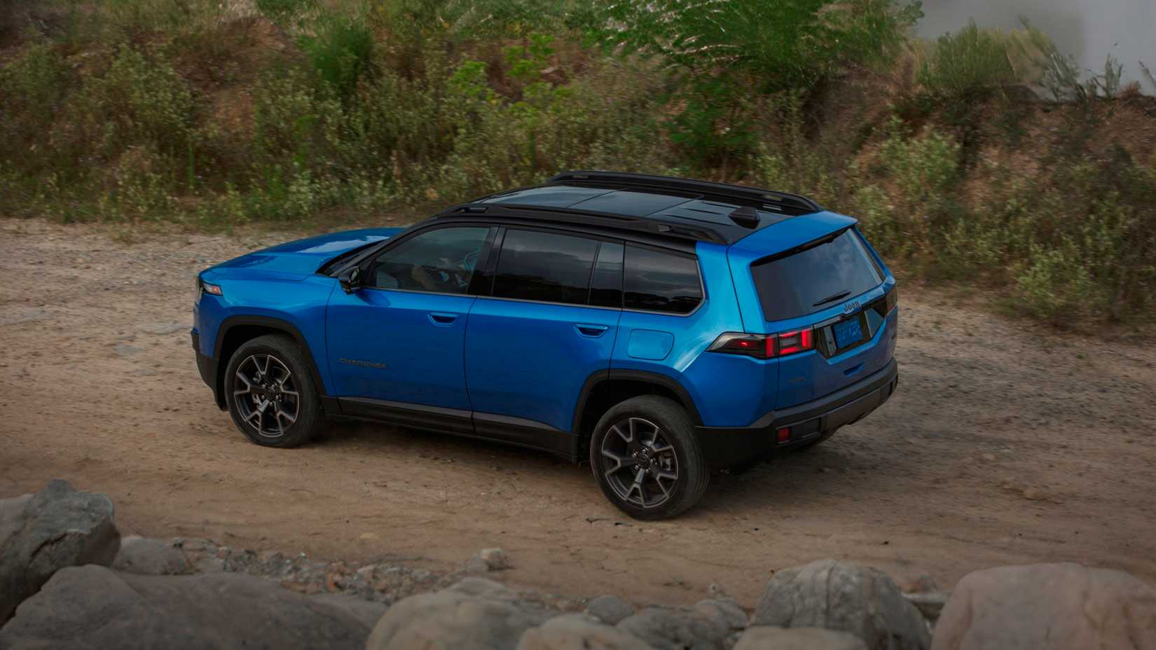 2026 Jeep Cherokee Hybrid (8) -1