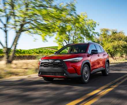 2026 Toyota Corolla Cross frente 3/4