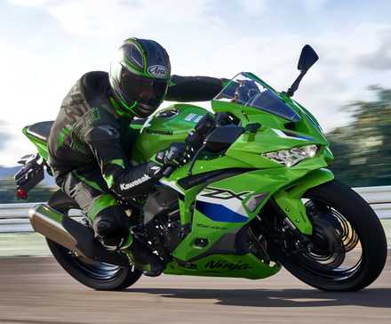 Kawasaki Ninja ZX-4R fazendo curvas em uma pista de corrida hd papel de parede de bicicleta esportiva