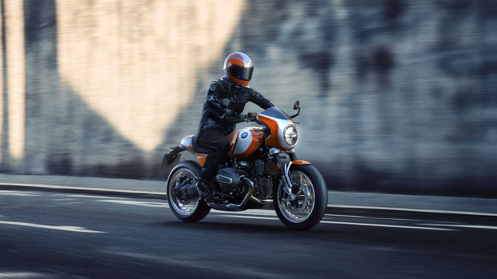 Foto de rastreamento de uma BMW R 12 S em sua cor laranja característica