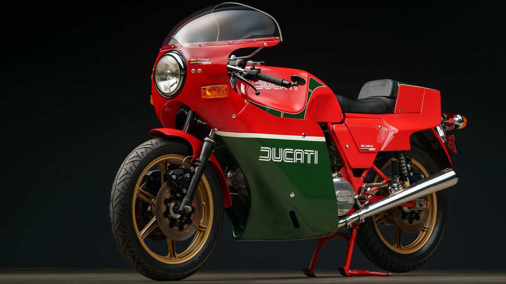 Foto de estúdio da Ducati 900 MHR