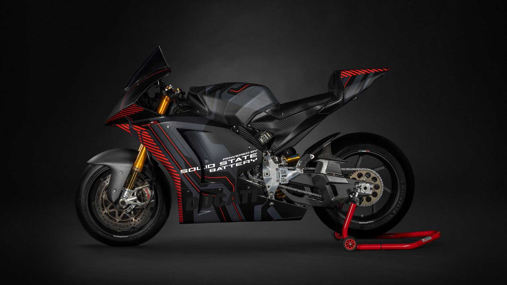 Vista lateral do protótipo totalmente elétrico da Ducati V21L