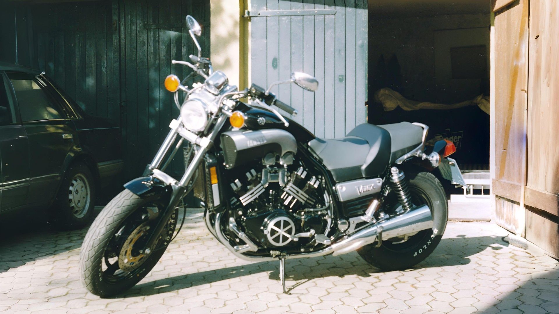 1990s Yamaha V-Max muscle cruiser bike hd wallpaper