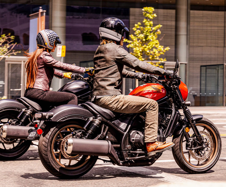 Pilotos em motocicletas Honda Rebel 1100 2025