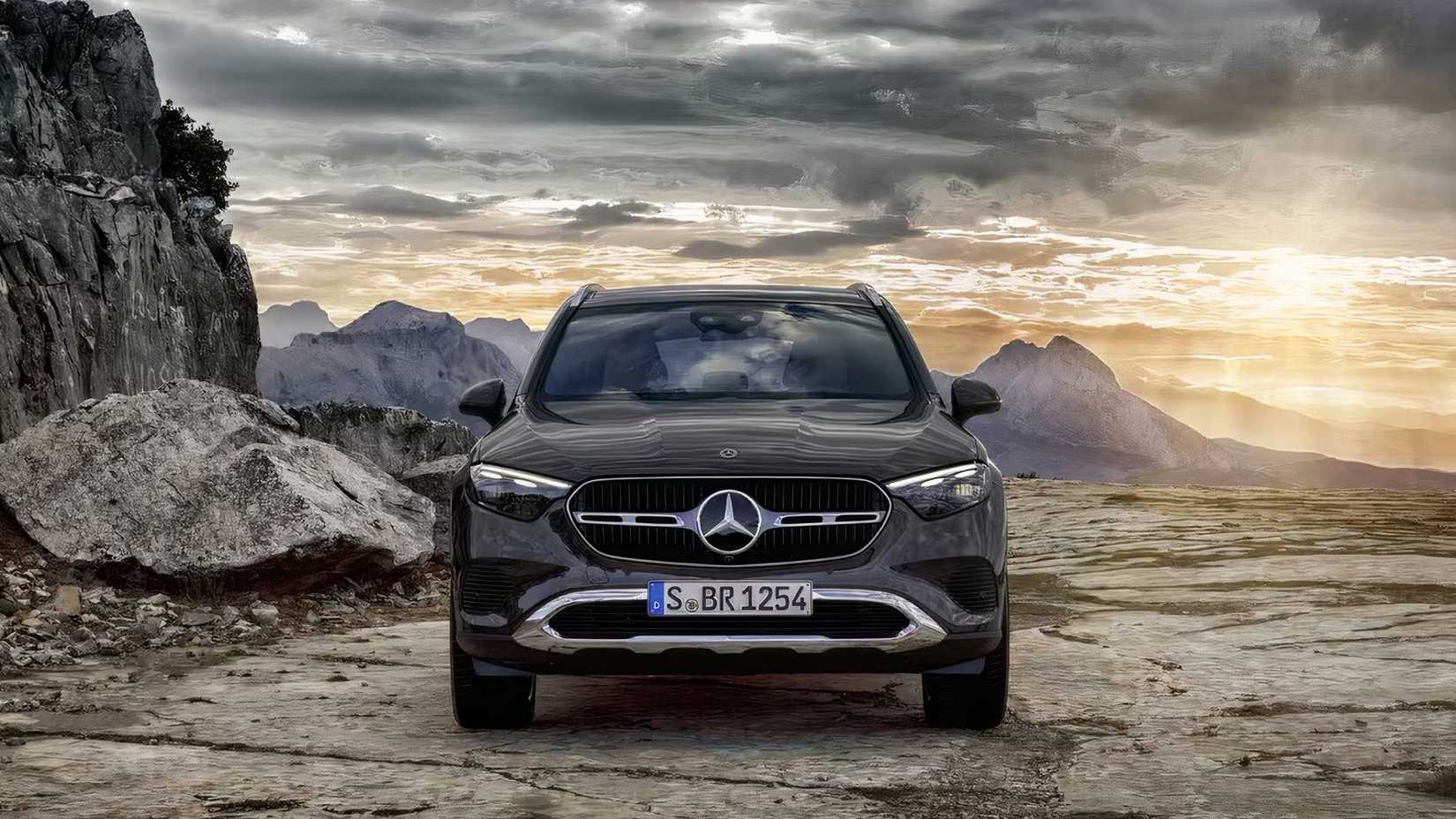 Front shot of 2026 Mercedes-Benz GLC-Class