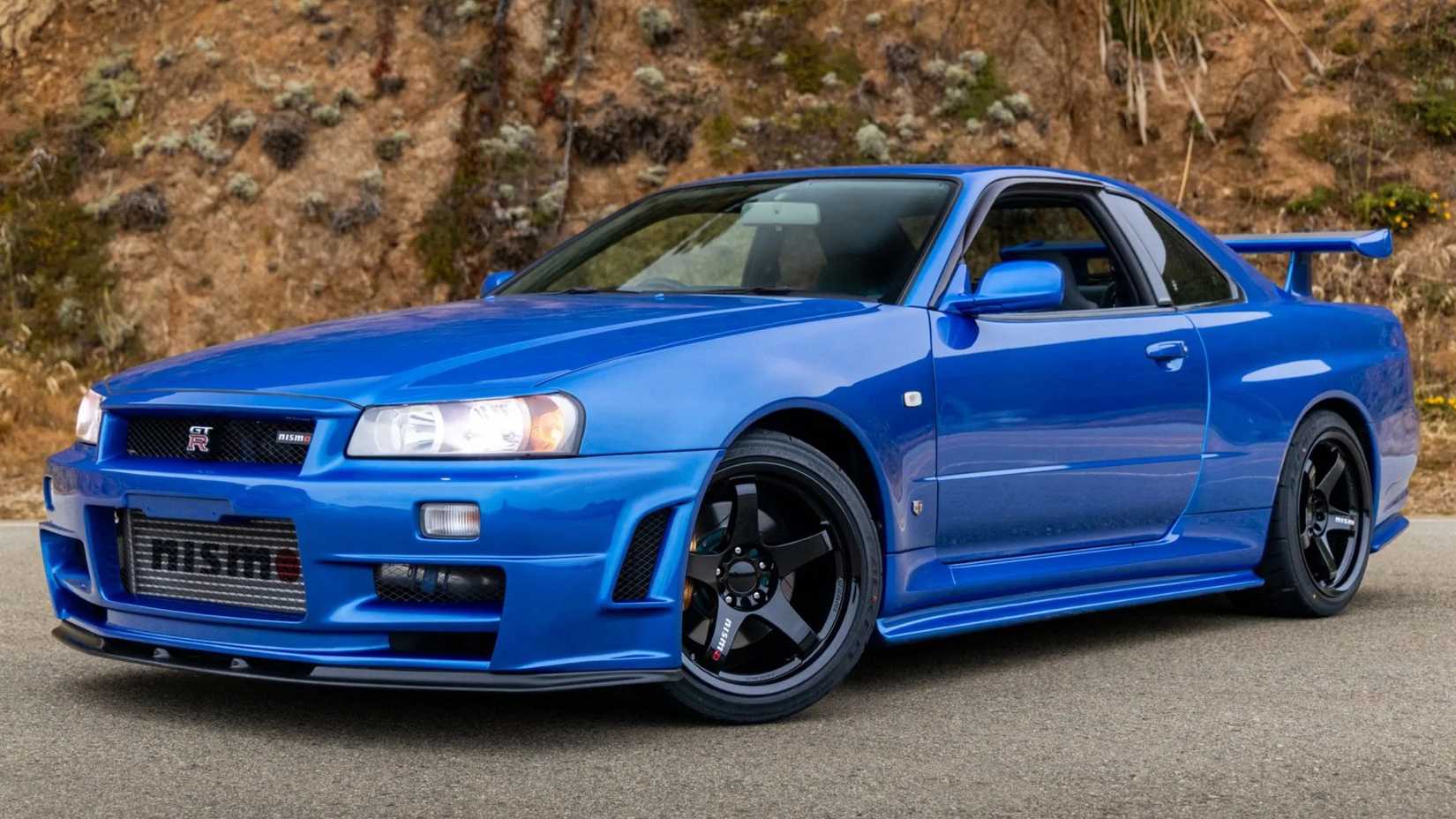 1999 Nissan Skyline GT-R in blue parked