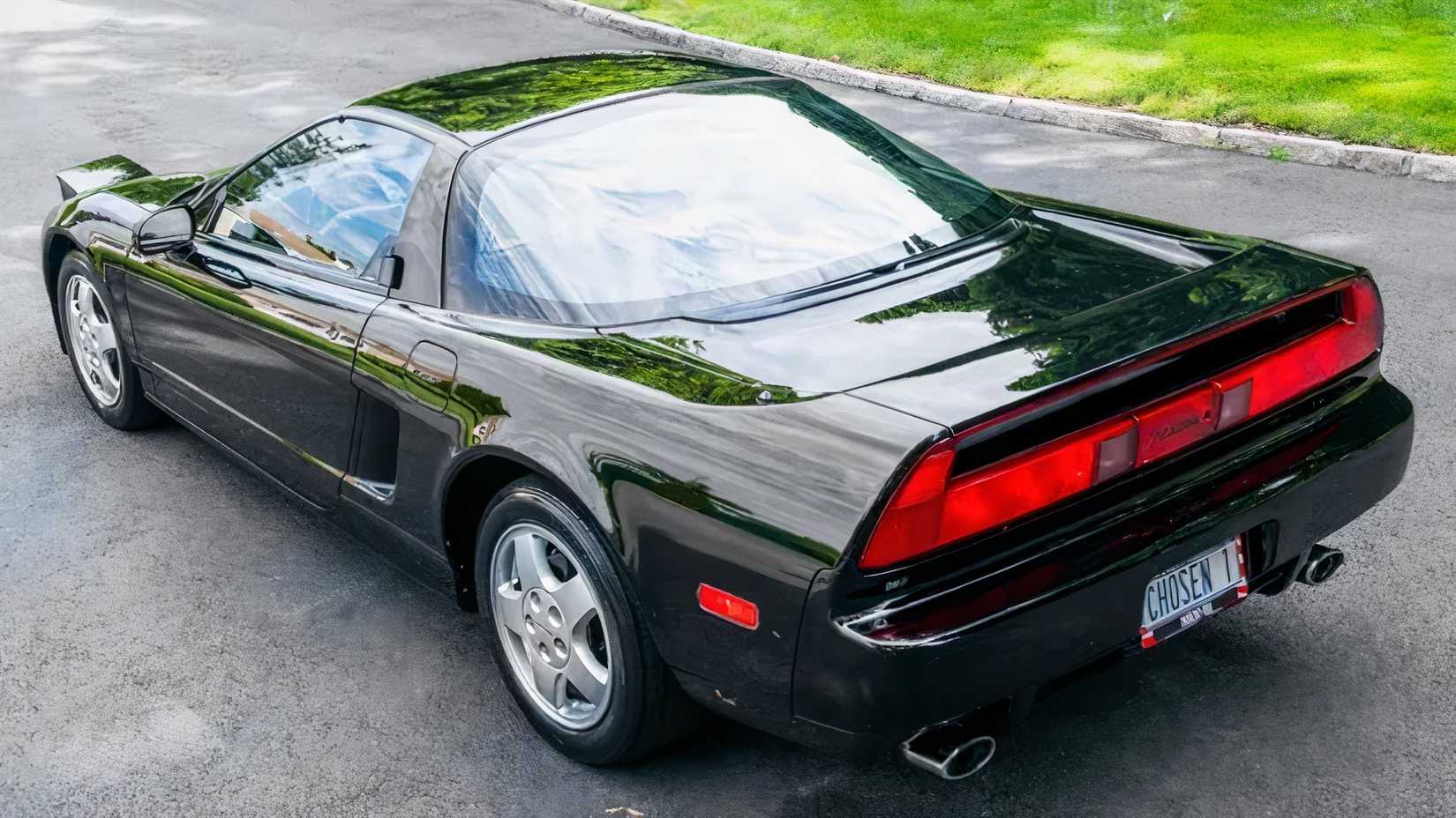 1991 Honda NSX em preto estacionado