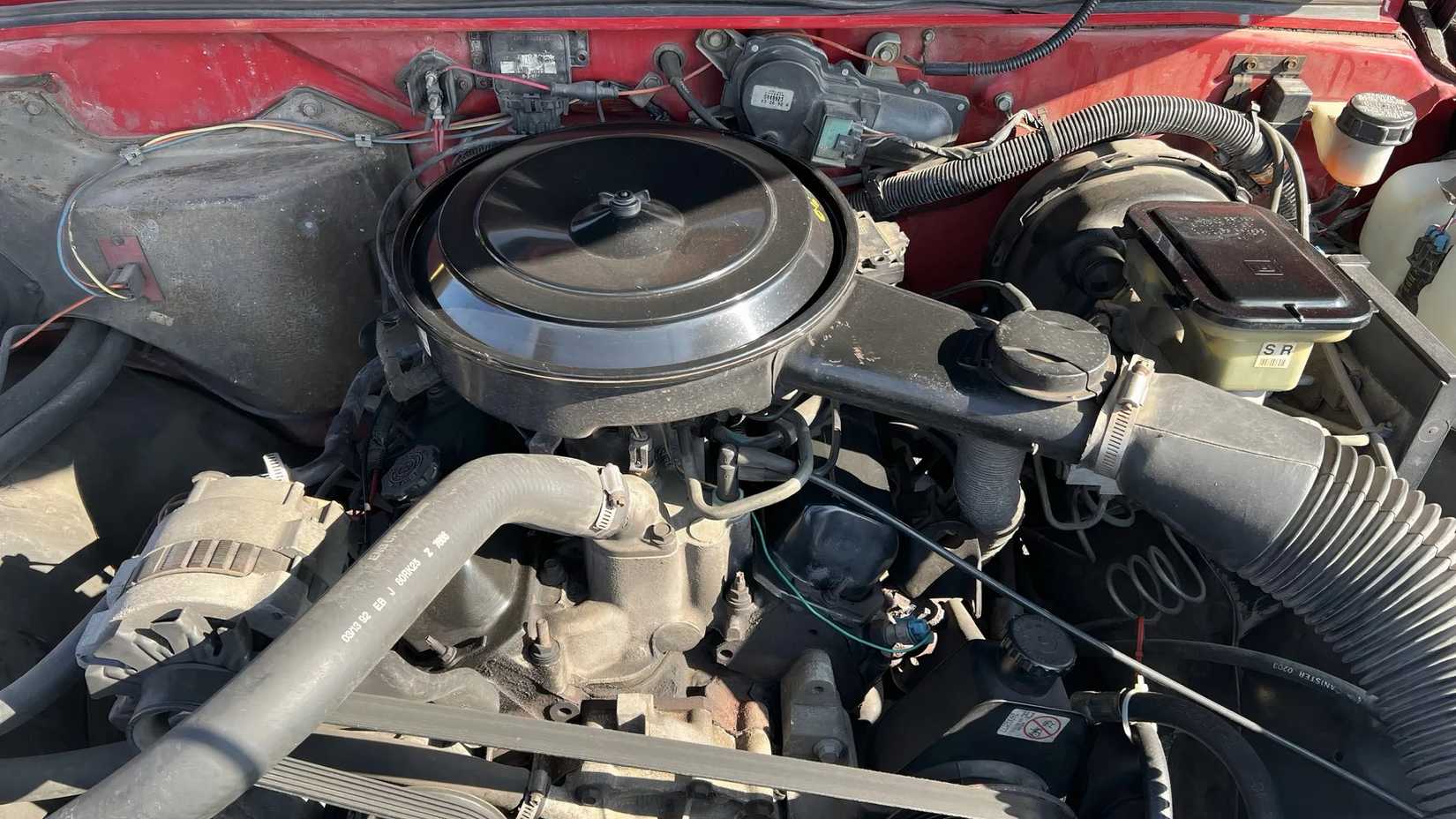 1992 Chevrolet S-10 engine bay