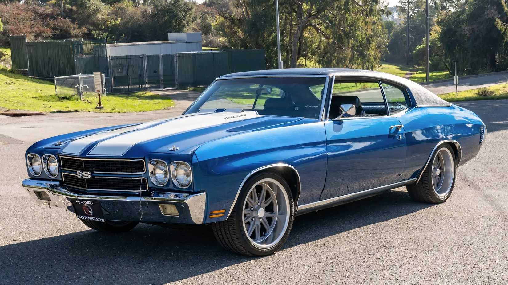 Chevrolet Chevelle Malibu Sport 1970 em azul estacionado