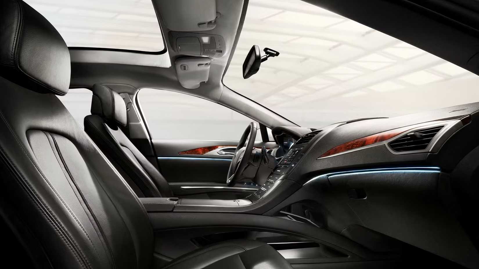 2015 Lincoln MKZ interior showing front seats