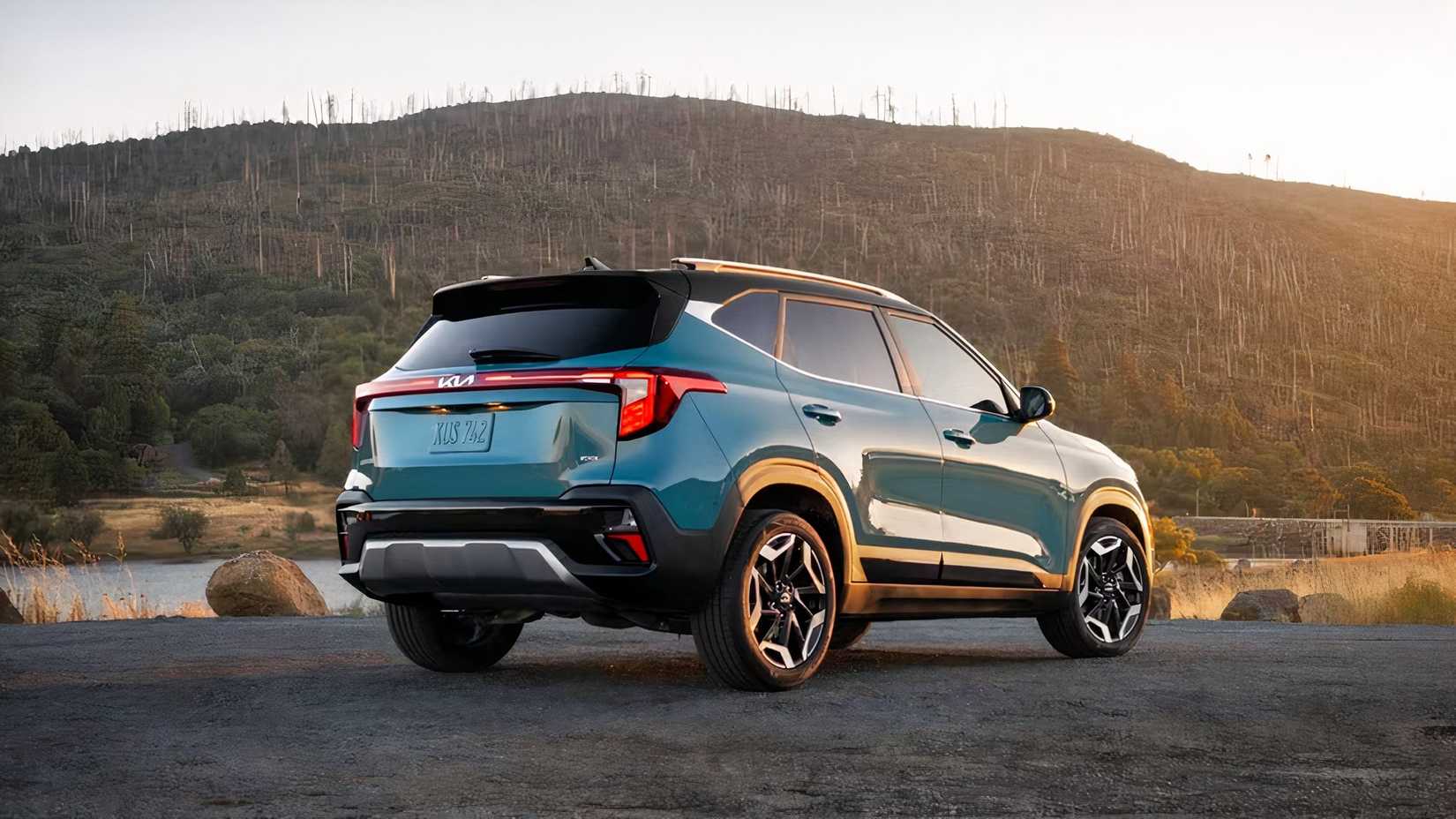 2025 Kia Seltos in blue rear 3/4