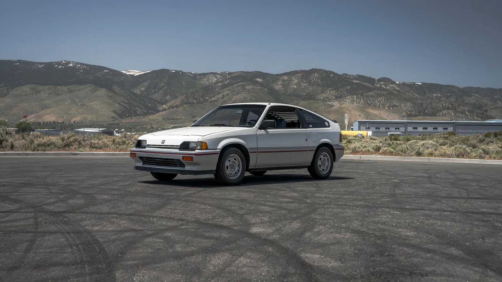 Honda CRX 1984 em branco estacionado