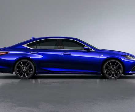 2025 Lexus ES em azul estacionado em estúdio