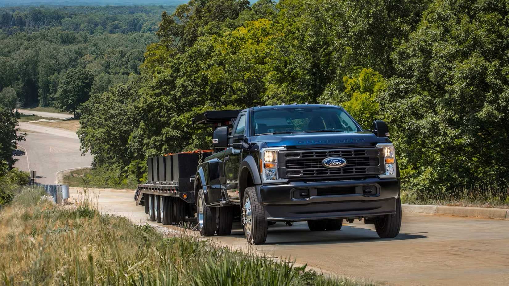 2025 Ford F-450 Super Duty in black