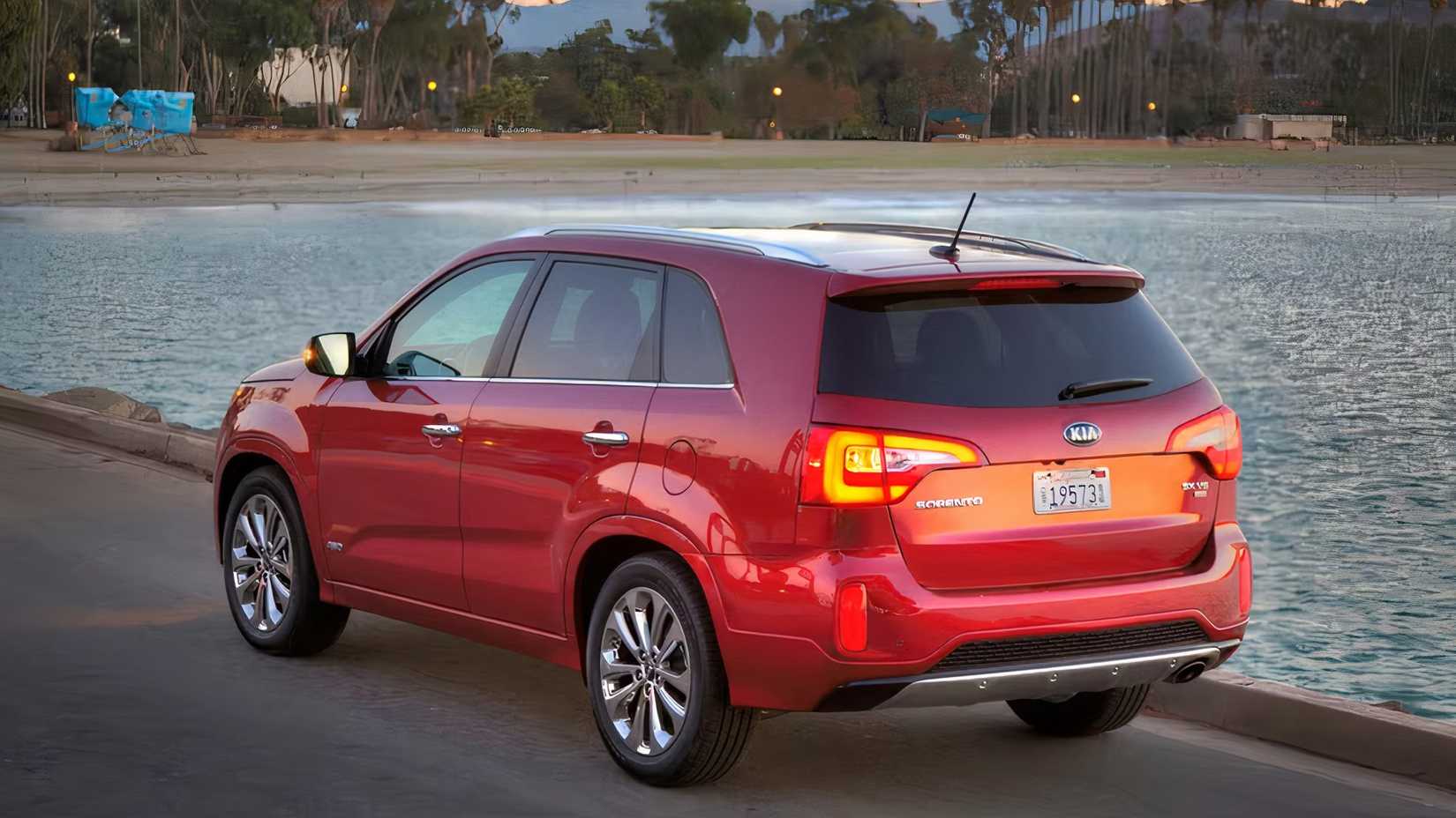 2015 Kia Sorento in red