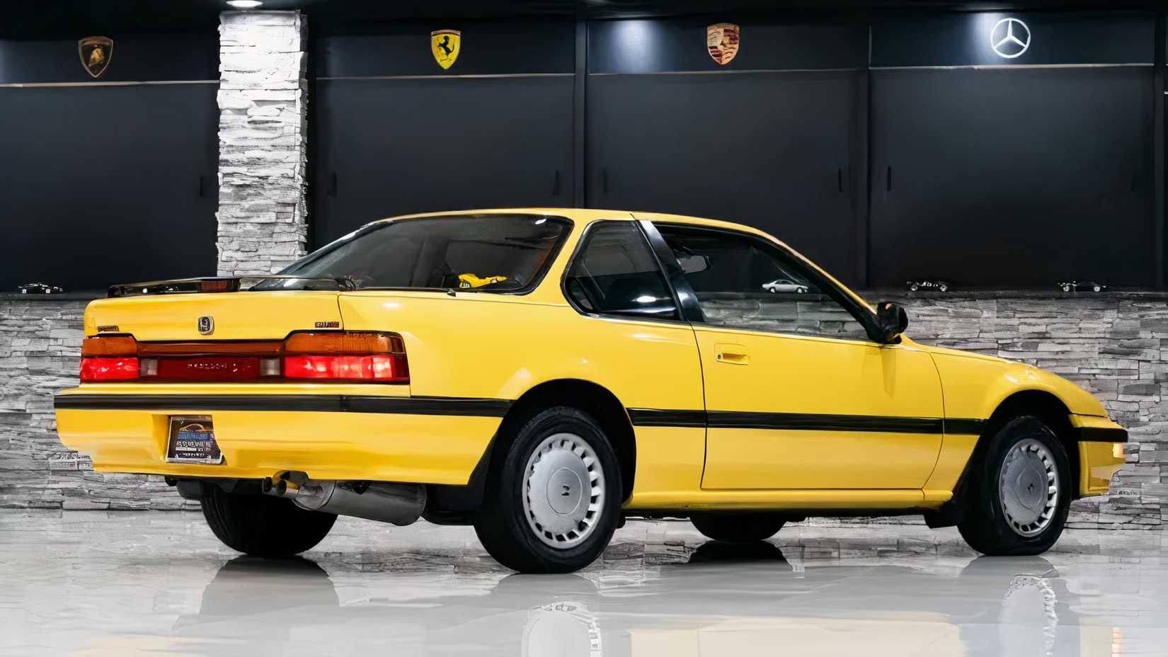 1989 Honda Prelude Si in yellow parked