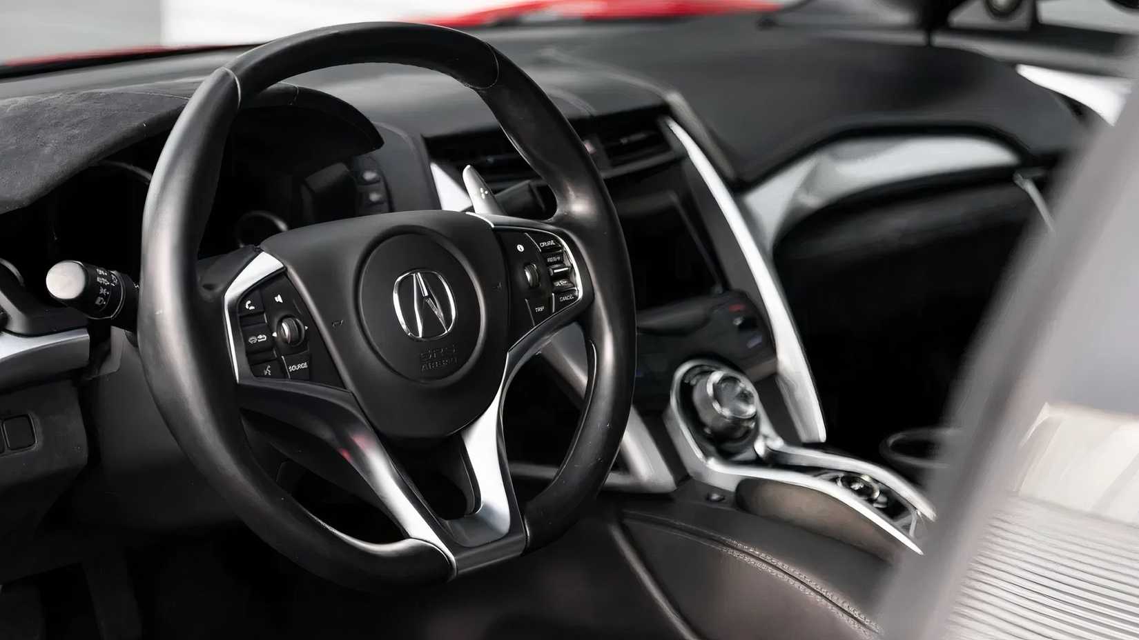 Interior do Acura NSX 2017 mostrando controles