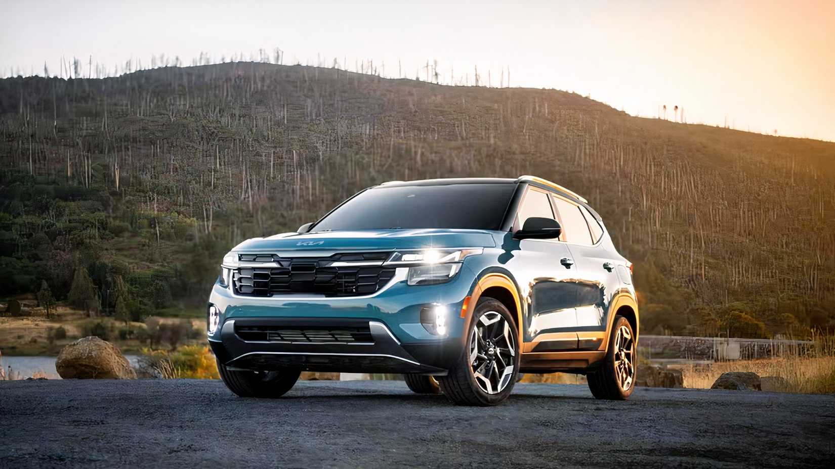 2025 Kia Seltos in blue front 3/4