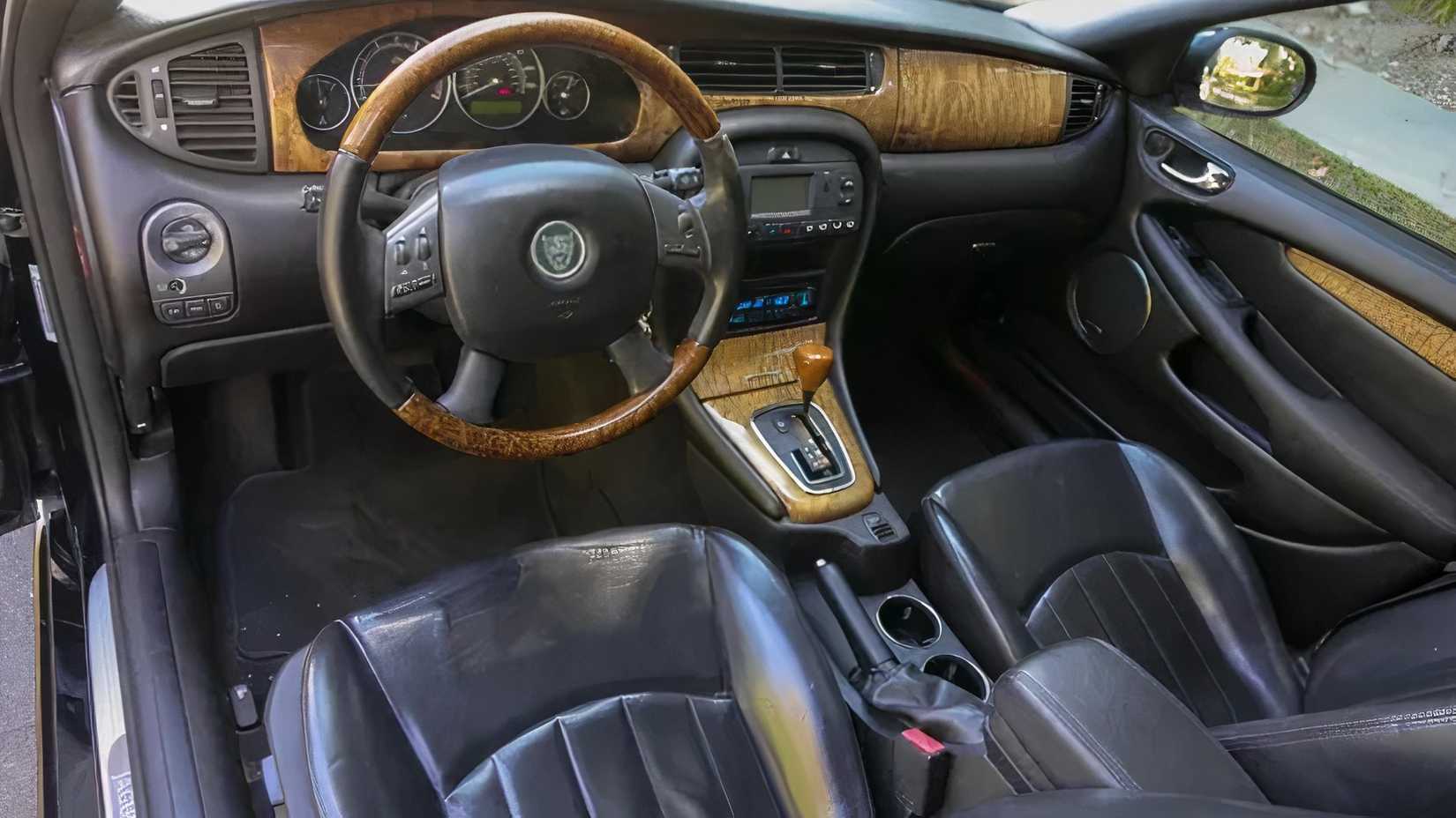 2005 Jaguar X-Type 3.0 Sportwagon interior showing cockpit