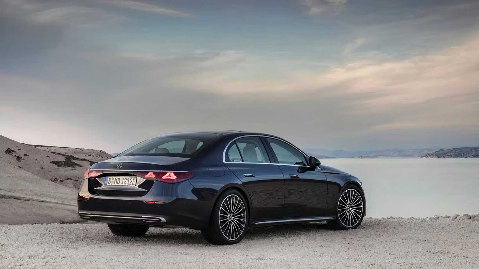 Sedã Mercedes-Benz Classe E 2026 em preto