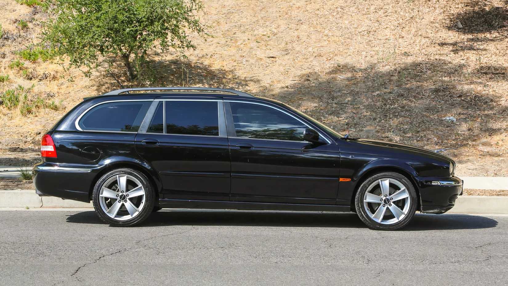 2005 Jaguar X-Type Sportwagon in green parked on road