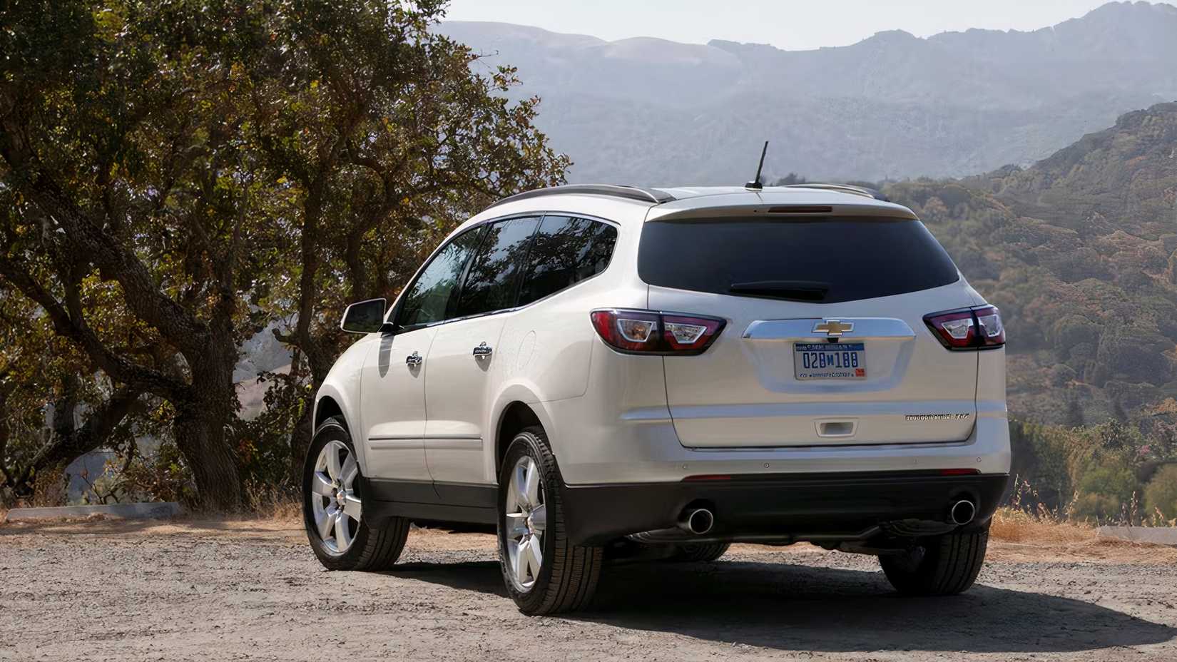 2015 Chevrolet Traverse in white parked