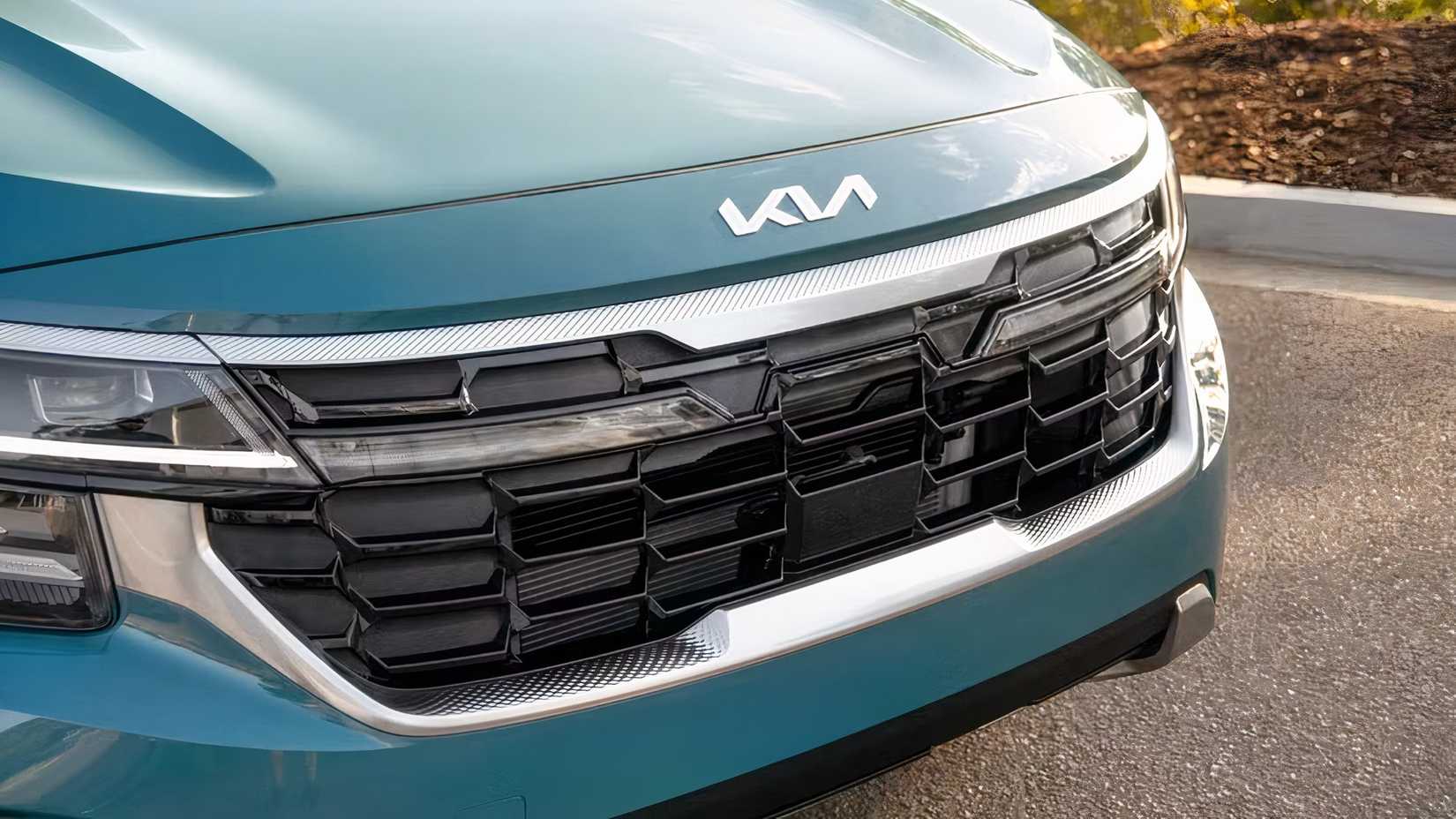 2025 Kia Seltos front end